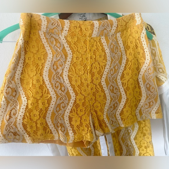 Short Set - Picture 6 of 6